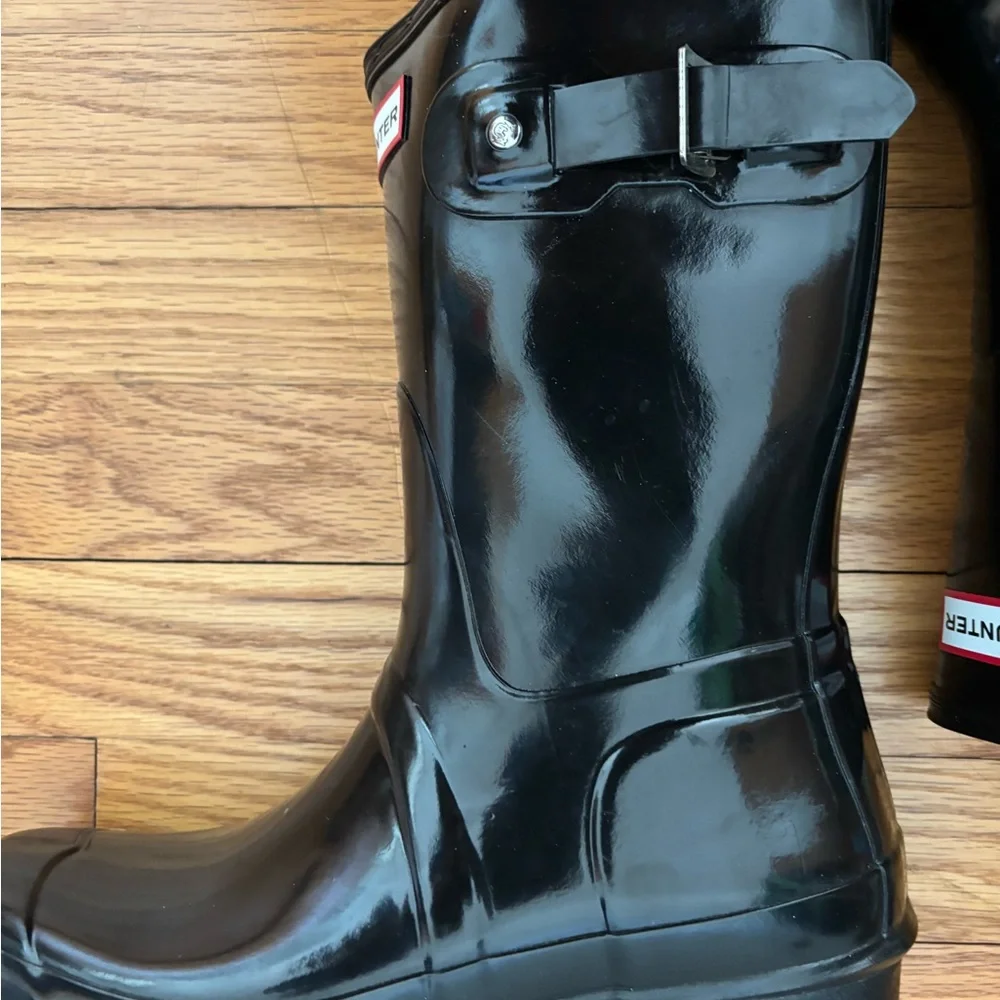 Hunter Women’s Glossy Black Short Size Boots~Size 8/F-7/M~W23700~EUC - Picture 4 of 16